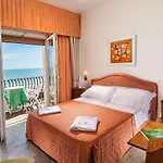 Adriatico Hotels Milano Marittima 3* ميلانو ماريتيما