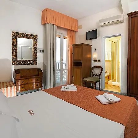 Dea Hotel 3*