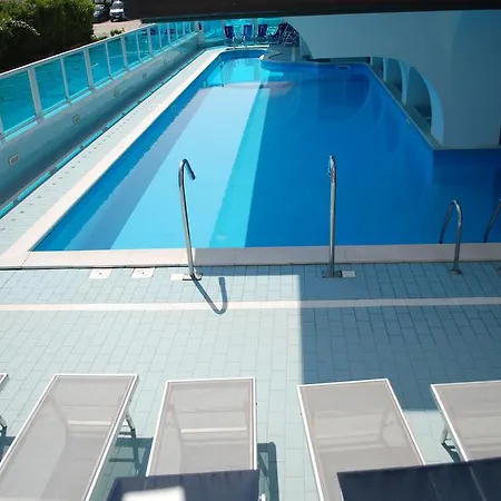 Dea Hotel 3*