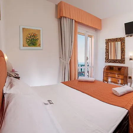 Hotel Dea 3*